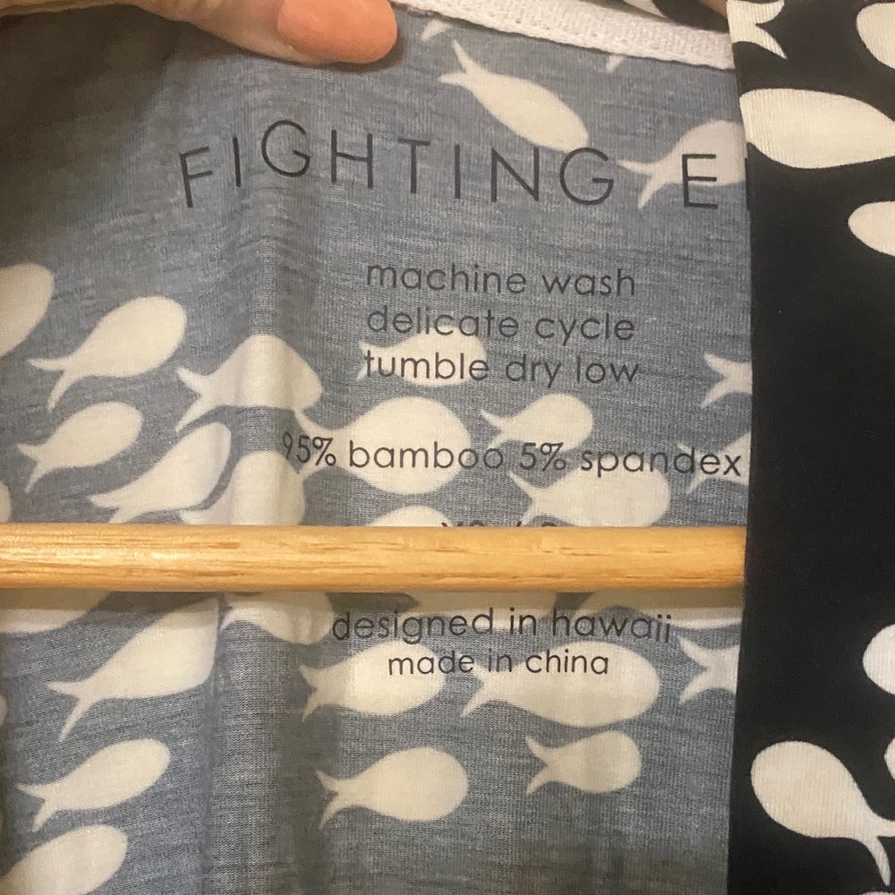 NWOT Fighting Eel Bathrobe xs/small. Fish print - Picture 2 of 6